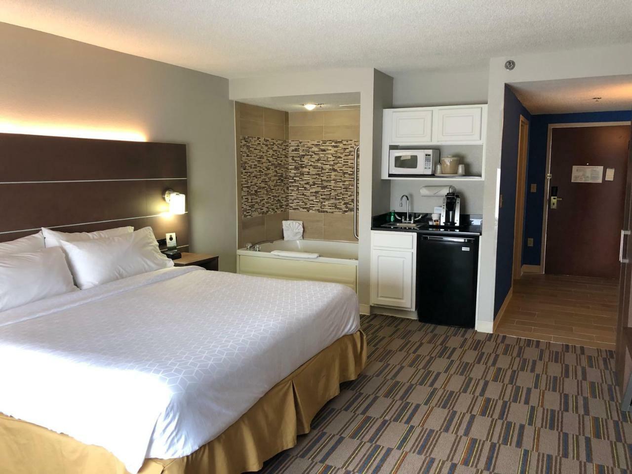 Holiday Inn Express And Suites Quakertown - Allentown Area By Ihg Buitenkant foto